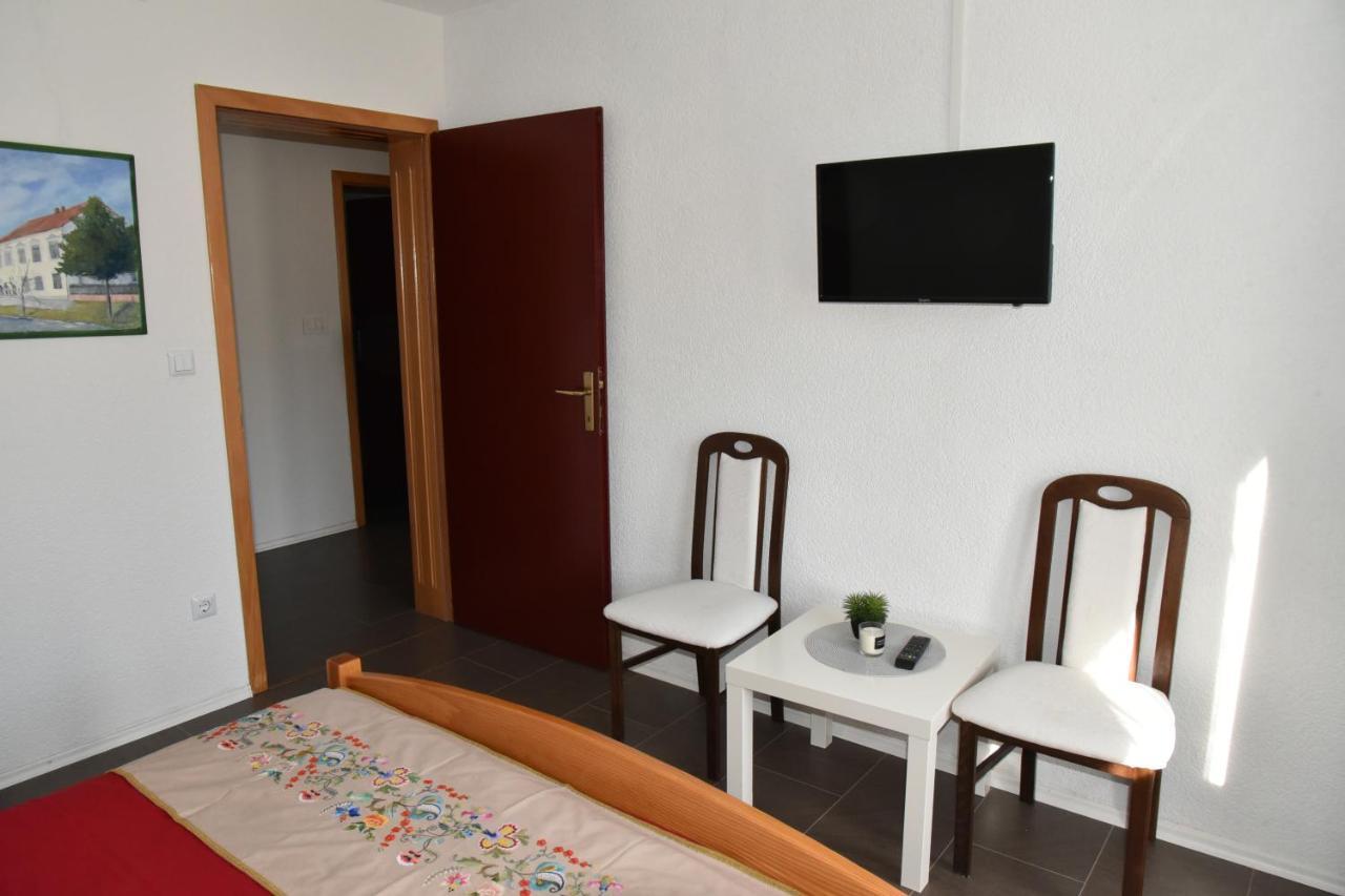 Apartment Bobic Licko Petrovo Selo Exterior foto