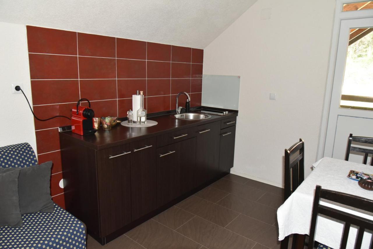 Apartment Bobic Licko Petrovo Selo Exterior foto
